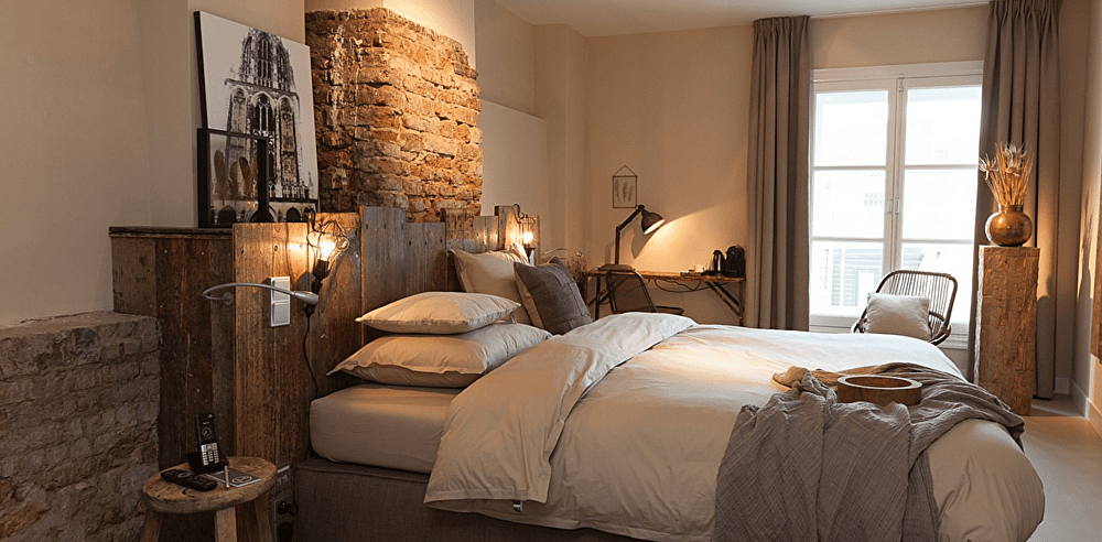 2 Mother Goose Hotel Utrecht.png