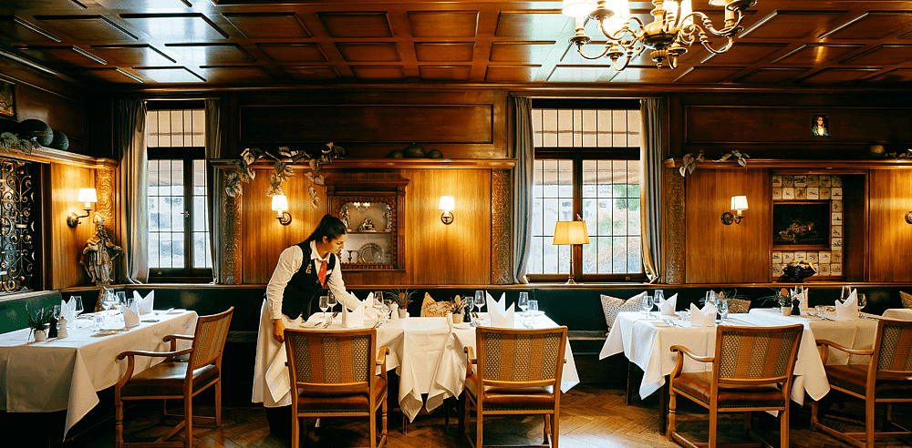4 Hotel Restaurant Erbprinz _ Crops Header Website.png