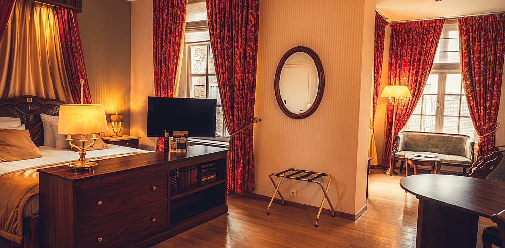 5 Grand Hotel Karel V Crops Header Website.png