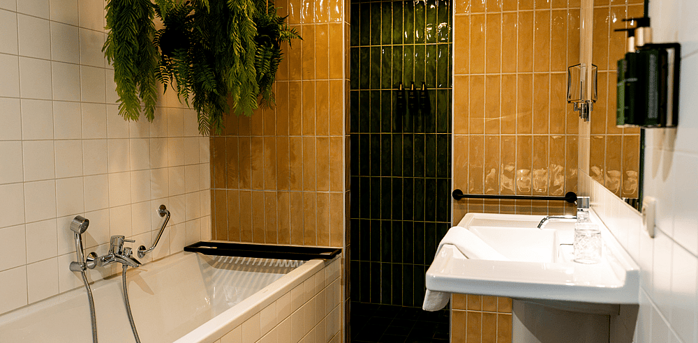hotel-de-wereld-wageningen-bathroom.png