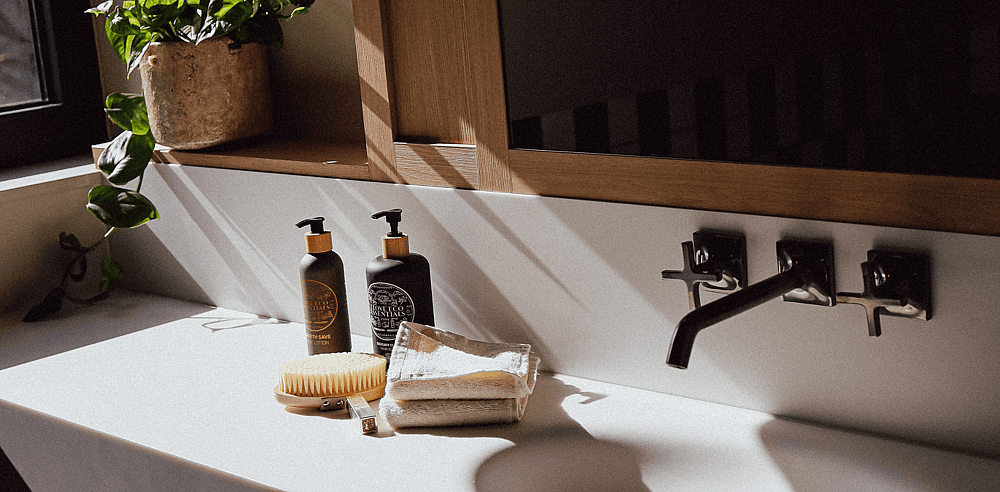 6 Hotel Ryder Crops Header Website.png