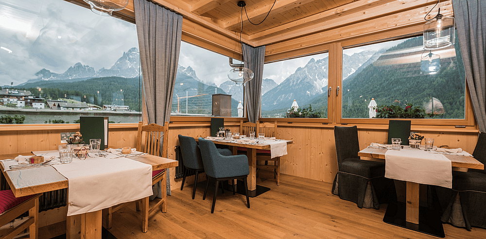 Berghotel Sexten_Dolomites_Italy_Restaurant (2).png