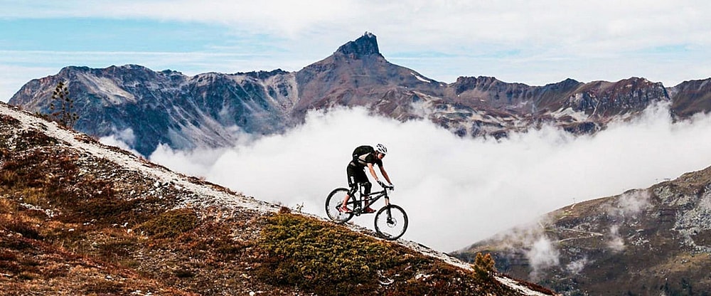 GD Hotel Bella Tola Mountain bike St Luc 1920 x 800 pixels.jpg