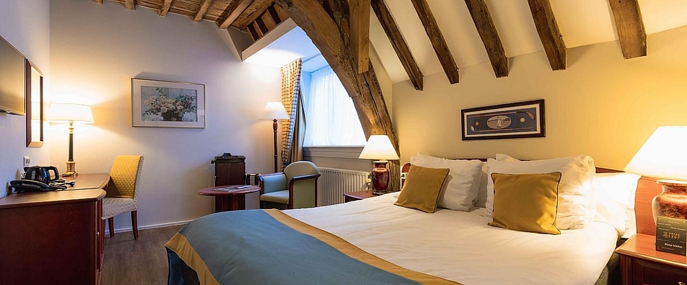 Grand Hotel De Draak kamer 1920 x 800 pixels.jpg