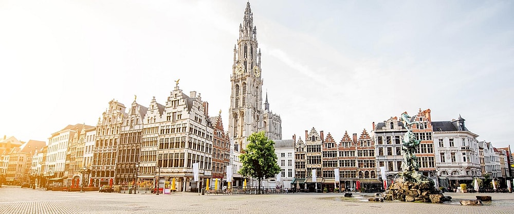 Hofke van Bazel Antwerpen 1920 x 800 pixels.jpg