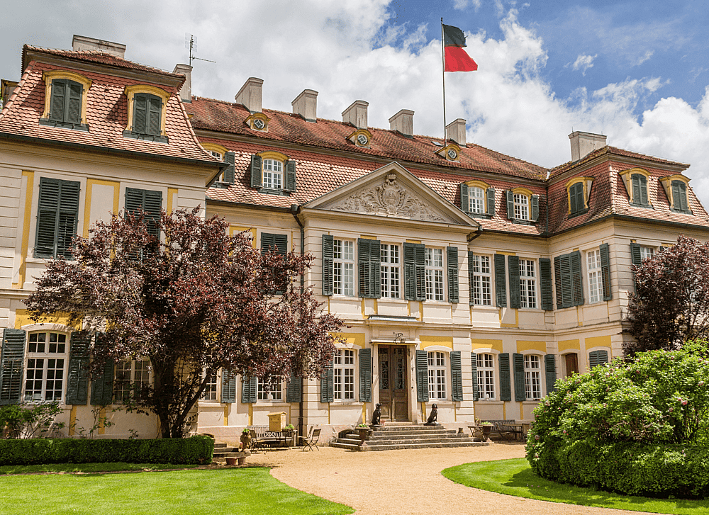 Hotel_Goldene_Rose-__Dennenlohe_Castle[1].png