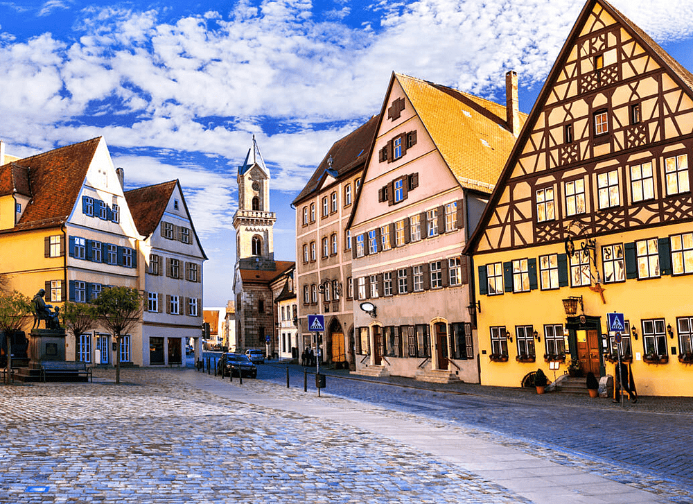 Hotel_Goldene_Rose-__old_Town[1].png