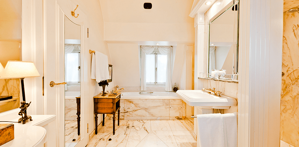 Hotel Kronenschlösschen_Bathroom.png
