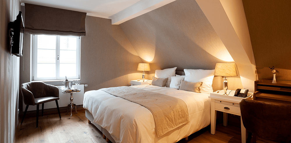 Hotel Kronenschlösschen_Room (2).png