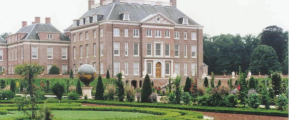 Hotel de Sterrenberg Paleis het Loo 1920 x 800 pixels.jpg