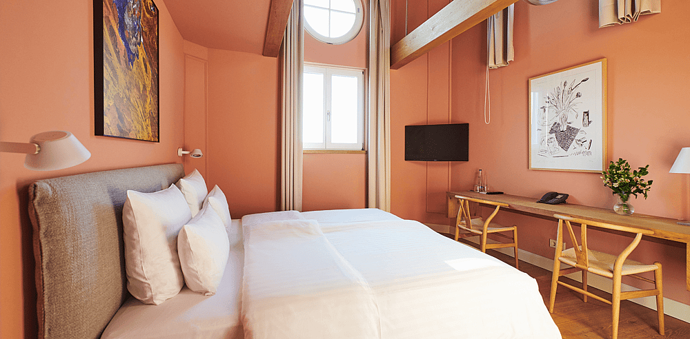 MOMA_1890_Boutique_Hotel_Room.png