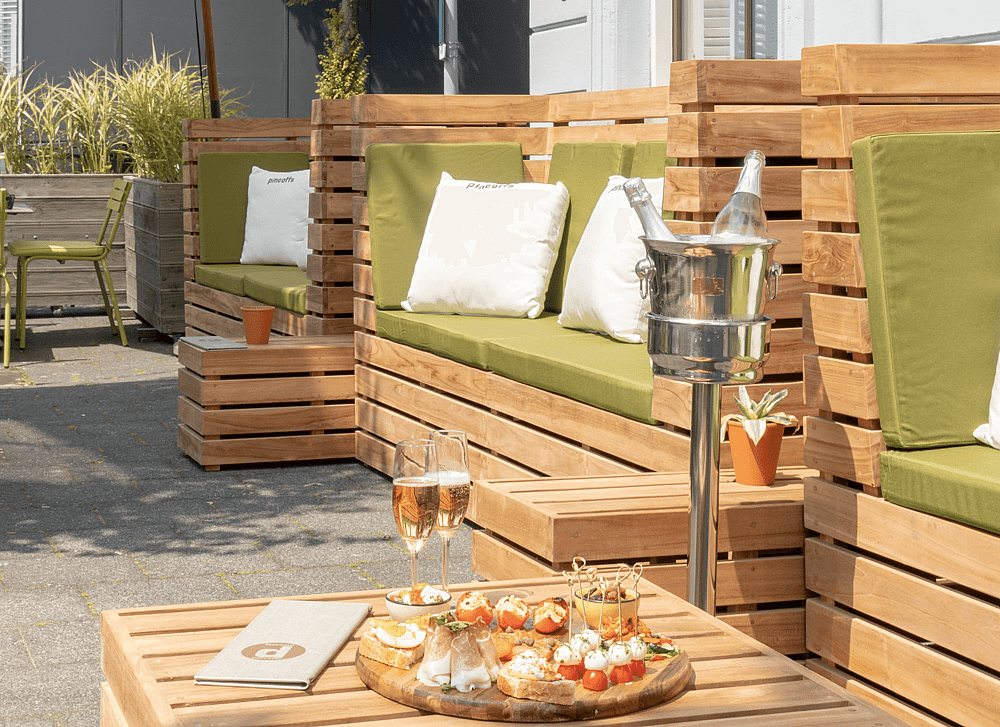 Suitehotel Pincoffs terras.png
