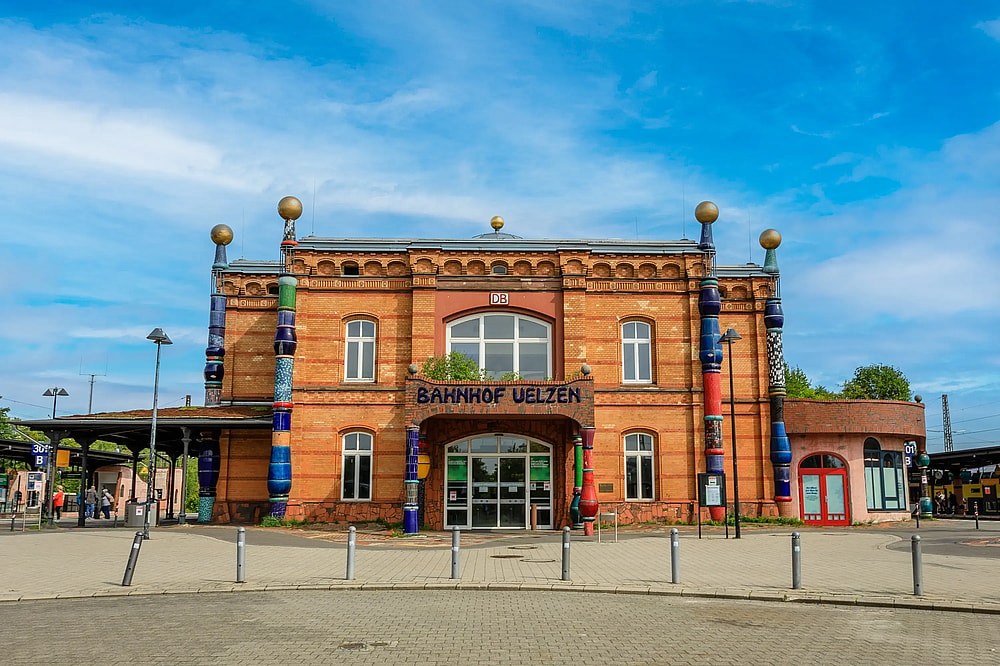 hundertwasserbahnhof-uelzen.webp