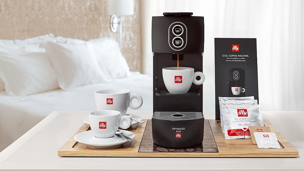 illy - 1365 x 770 pixels .jpg